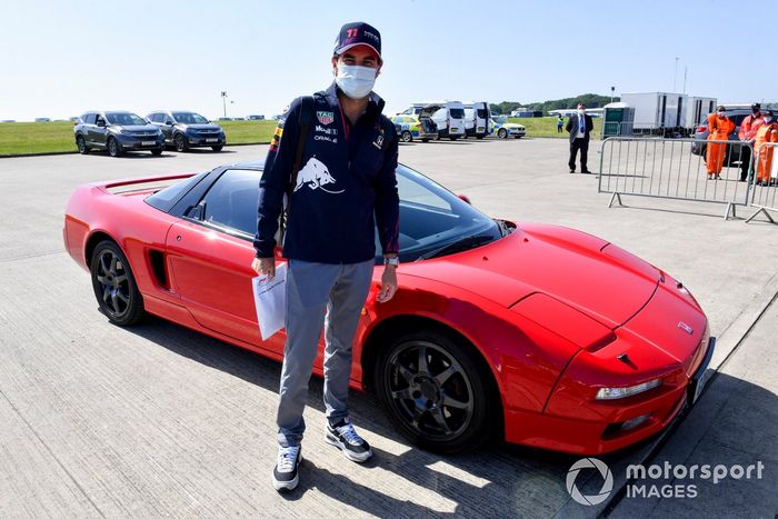  Sergio Pérez, Red Bull Racing, en un Honda NSX