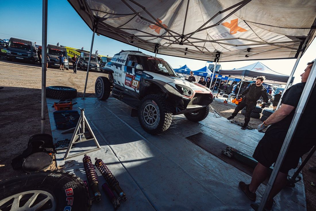 #217 X-raid Mini JCW Team Mini John Cooper Works Rally Plus: Krzysztof Holowczyc, Łukasz Kurzej