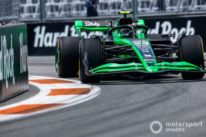 Zhou Guanyu, Stake F1 Team Kick Sauber C44