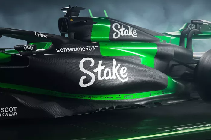 Sauber C44 pontones y borde del suelo
