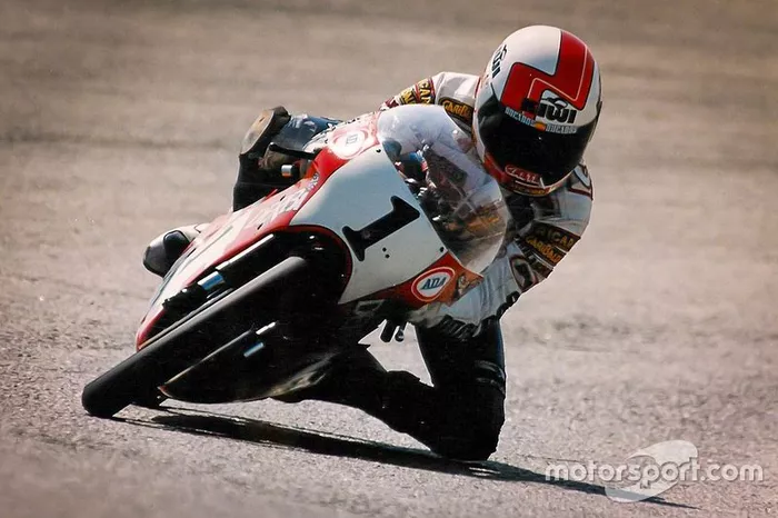 <img class=
