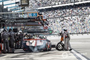#6 Acura Team Penske Acura DPi, DPi: Juan Pablo Montoya, Dane Cameron, Simon Pagenaud, pit stop