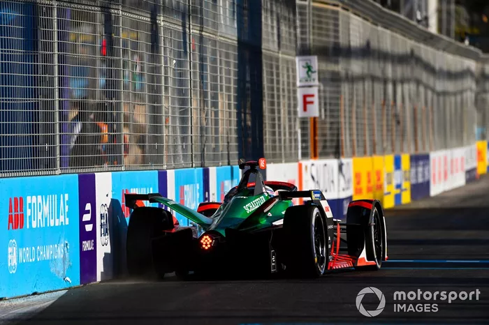 Rene Rast, Audi Sport ABT Schaeffler, Audi e-tron FE07, clips the wall