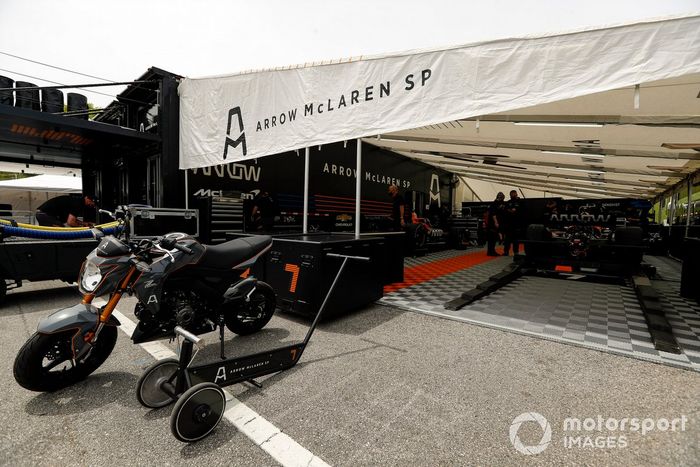 Patricio O'Ward, Arrow McLaren SP Chevrolet, Felix Rosenqvist, Arrow McLaren SP Chevrolet paddock 