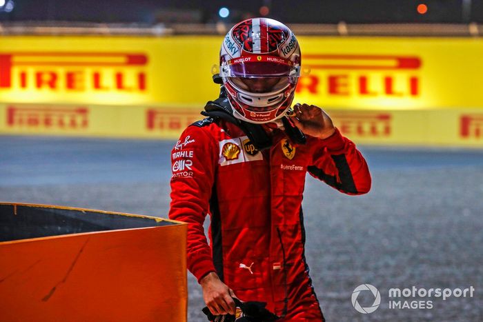 Charles Leclerc, Ferrari, se aleja después de retirarse