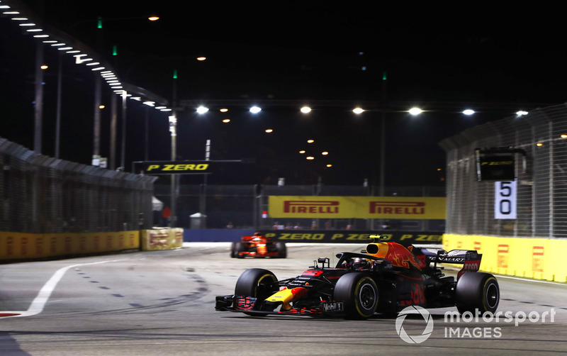 Max Verstappen, Red Bull Racing RB14, Sebastian Vettel, Ferrari SF71H