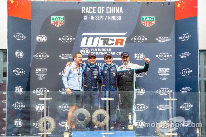 Podio: Il vincitore della gara Norbert Michelisz, BRC Hyundai N Squadra Corse Hyundai i30 N TCR, secondo classificato Gabriele Tarquini, BRC Hyundai N Squadra Corse Hyundai i30 N TCR, terzo classificato Yvan Muller, Cyan Racing Lynk & Co 03 TCR