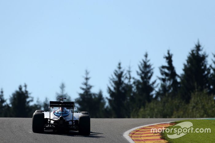 Da saída da La Source até a tomada da Les Combes, são mais de 20s de pé embaixo. Ali, as velocidades superam os 330 km/h. 