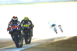 Jorge Lorenzo, Yamaha Factory Racing; Valentino Rossi, Yamaha Factory Racing