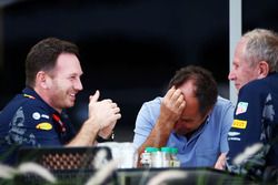 Christian Horner, jefe de equipo de carreras de Red Bull con Gerhard Berger y Dr Helmut Marko, Red B