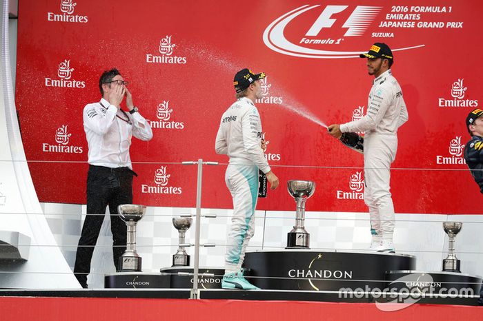 Podio: ganador, Nico Rosberg, Mercedes AMG F1, tercero, Lewis Hamilton, Mercedes AMG F1 y Andrew Sho