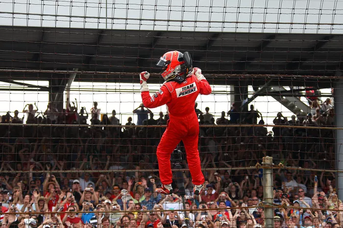 2009: Helio Castroneves gewinnt nach Steueraffäre zum dritten Mal