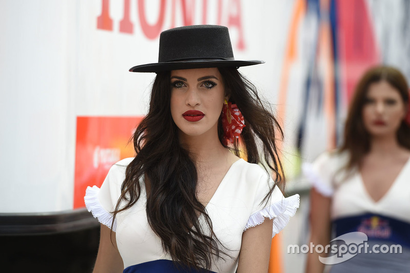 Hermosa chica de Red Bull