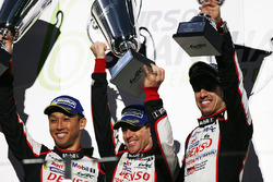 Podium: race winners Sébastien Buemi, Anthony Davidson, Kazuki Nakajima, Toyota Gazoo Racing