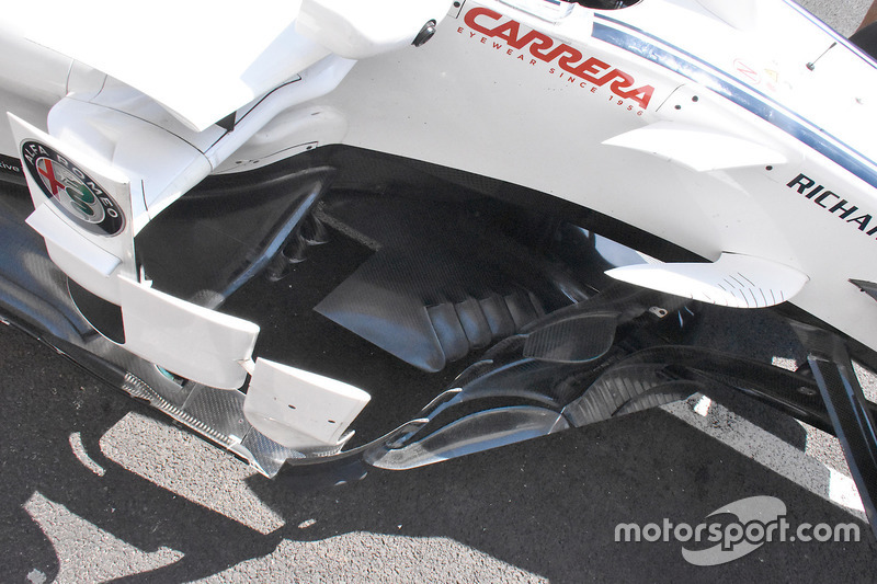 Бічні понтони Sauber C37