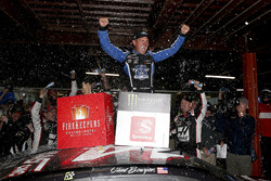 Ganador de la carrera Clint Bowyer, Stewart-Haas Racing, Chevrolet Camaro Haas 30 Years of the VF1