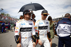 Fernando Alonso, McLaren, en Stoffel Vandoorne, McLaren
