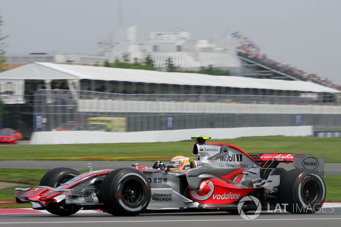 Lewis Hamilton, McLaren Mercedes MP4/22