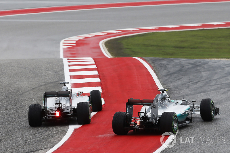 Lewis Hamilton, Mercedes F1 W06 Hybrid, and Nico Rosberg, Mercedes F1 W06 Hybrid, battle for the lea