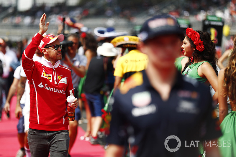 Sebastian Vettel, Ferrari y Max Verstappen, Red Bull Racing