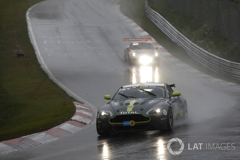 #40 AMR Performance Centre Aston Martin Vantage V8: Jamie Chadwick, Peter Cate, Jonathan Adams, Alexander Lynn