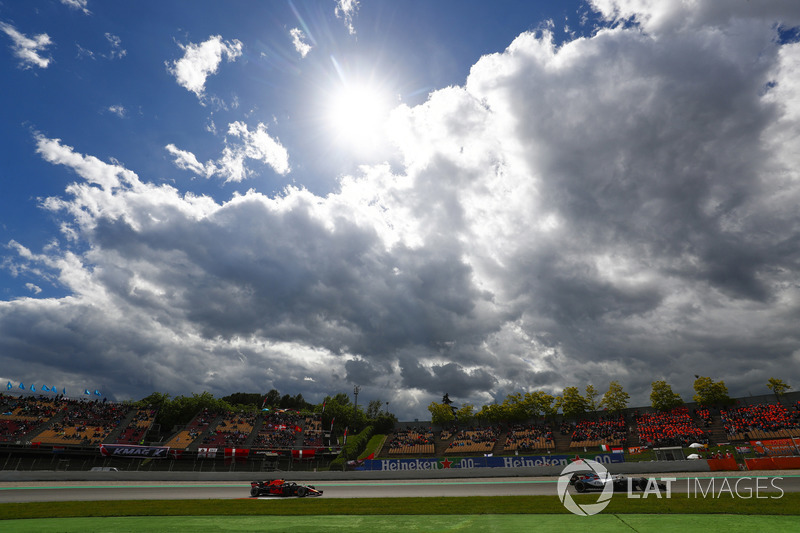 Sergey Sirotkin, Williams FW41, Daniel Ricciardo, Red Bull Racing RB14