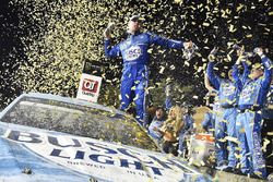 1. Kevin Harvick, Stewart-Haas Racing, Ford Fusion Busch Light