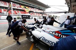 Lance Stroll, Williams Racing, en el pit lane
