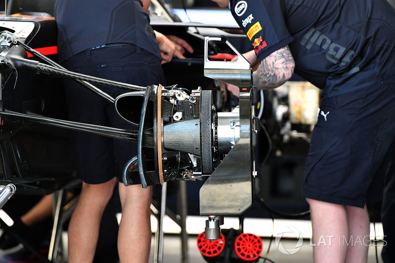 Red Bull Racing RB14 front brake and wheel hub detail