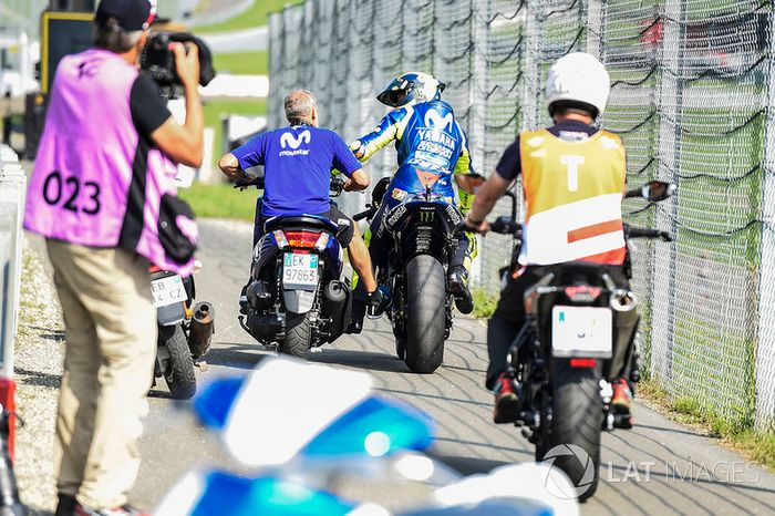 Valentino Rossi, Yamaha Factory Racing, remolcado