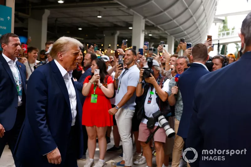 Donald Trump, 45e président des États-Unis, arrive au Paddock 