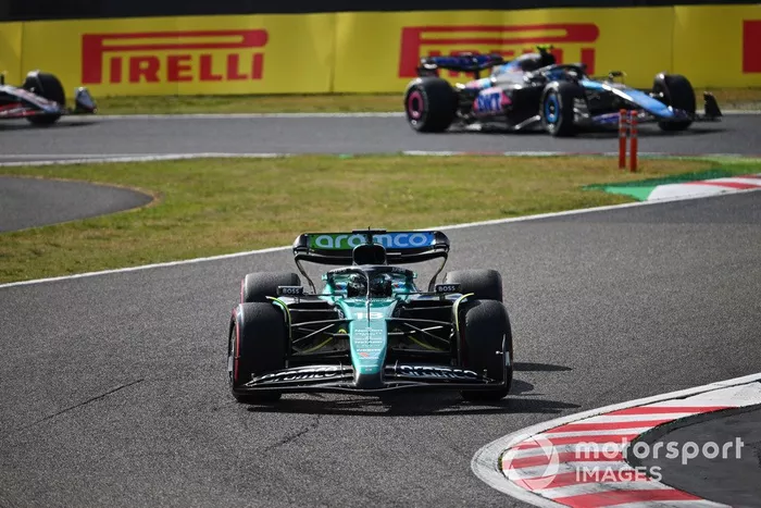 Lance Stroll, Aston Martin AMR24, Pierre Gasly, Alpine A524