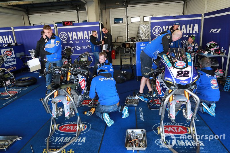 Alex Lowes, Pata Yamaha garage