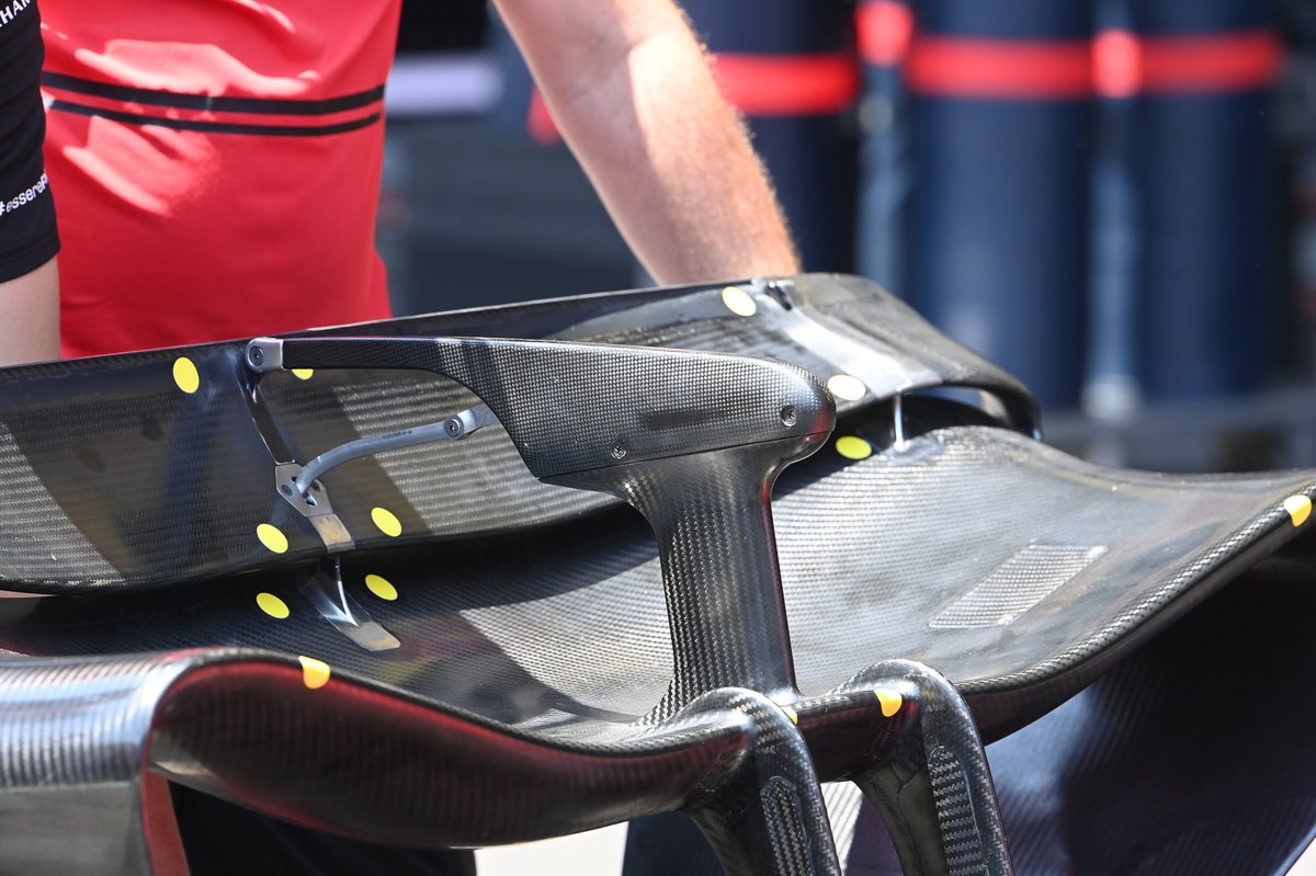 Detalle del alerón trasero del Ferrari F1-75