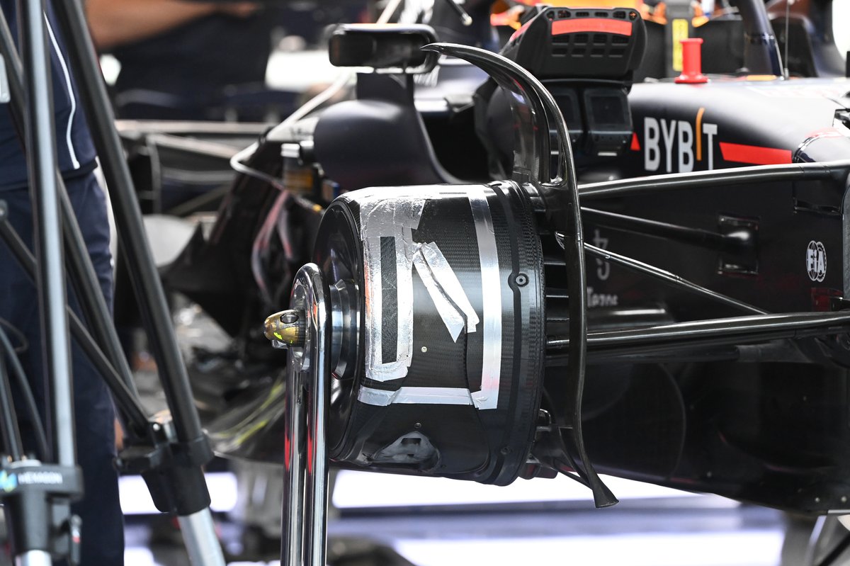 Freno delantero de Red Bull Racing R18