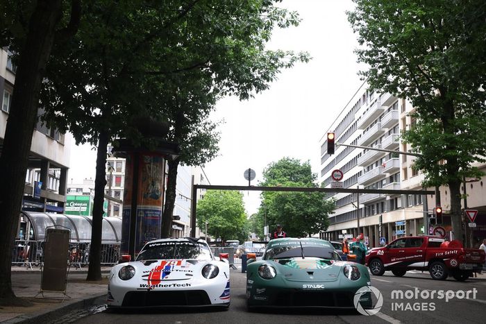 #79 Weathertech Racing Porsche 911 RSR - 19 LMGTE Am of Cooper MacNeil, Julien Andlauer, Thomas Merrill 