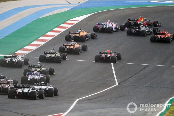 Max Verstappen, Red Bull Racing RB16, Valtteri Bottas, Mercedes F1 W11, Charles Leclerc, Ferrari SF1000, Sergio Perez, Racing Point RP20, Carlos Sainz Jr., McLaren MCL35, al inicio