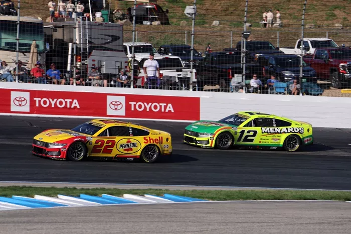 Joey Logano, Team Penske Ford; Ryan Blaney, Team Penske Ford