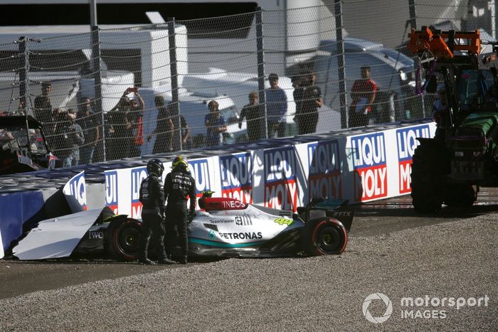 Choque de Lewis Hamilton, Mercedes W13 en la Q3