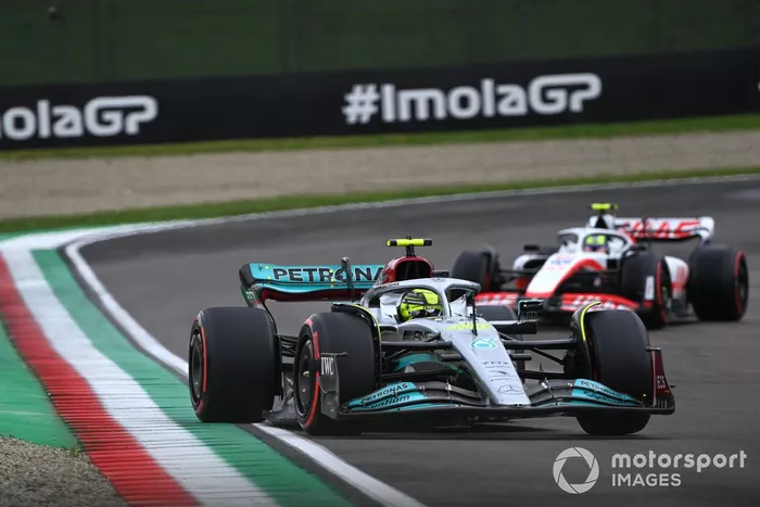 Lewis Hamilton, Mercedes W13, Mick Schumacher, Haas VF-22