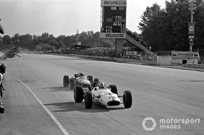 10. GP de Italia de 1967 - John Surtees vs Jack Brabham (0.2 segundos)