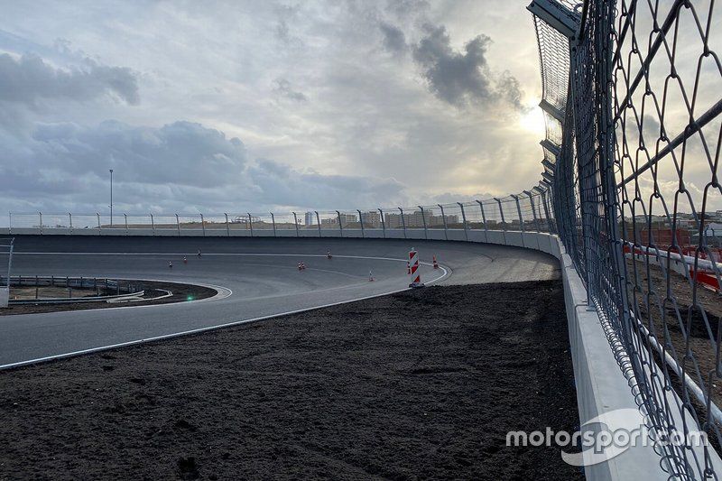 La curva peraltada de Zandvoort  (las fotos son de la curva 3, la curva final también es peraltada)