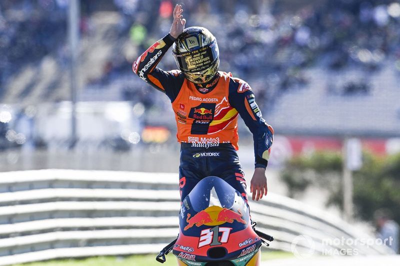 El ganador de la carrera y campeón del mundo Pedro Acosta, Red Bull KTM Ajo