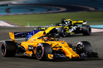 Stoffel Vandoorne, McLaren MCL33 et Nico Hulkenberg, Renault Sport F1 Team R.S. 18