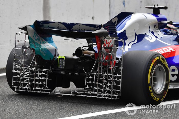 O STR13 com uma grade montada na traseira, coletando dados sobre o fluxo de ar que passa pelo difusor e por fora das rodas traseiras