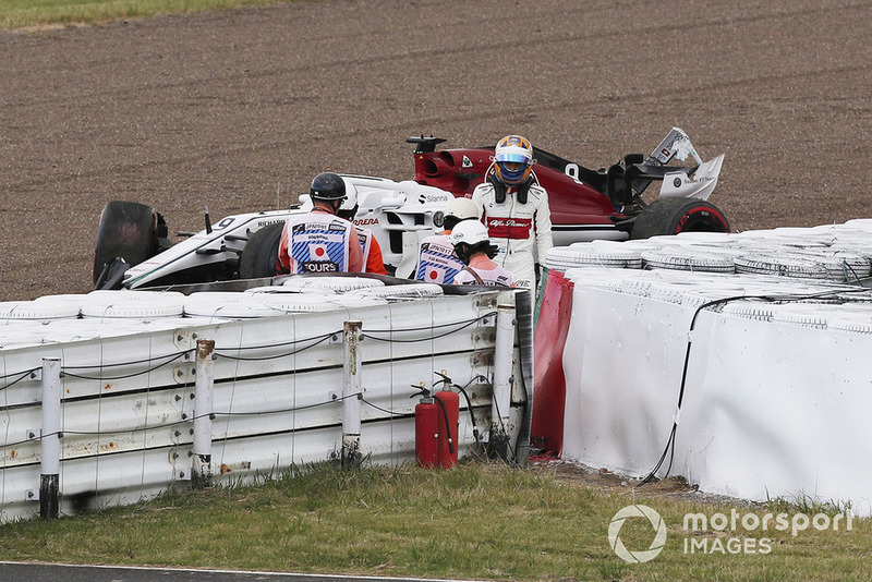 Marcus Ericsson, Sauber C37, dopo l'incidente in Q1
