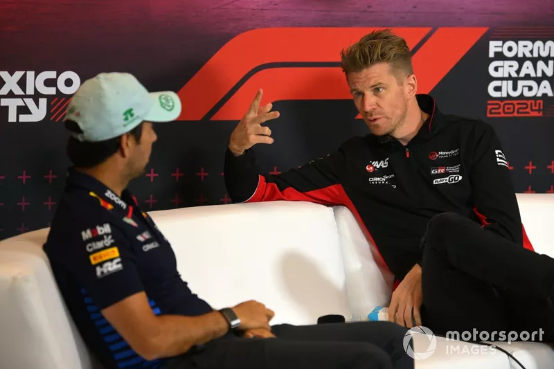 Sergio Perez, Red Bull Racing, Nico Hulkenberg, Haas F1 Team, chat in the Press Conference 