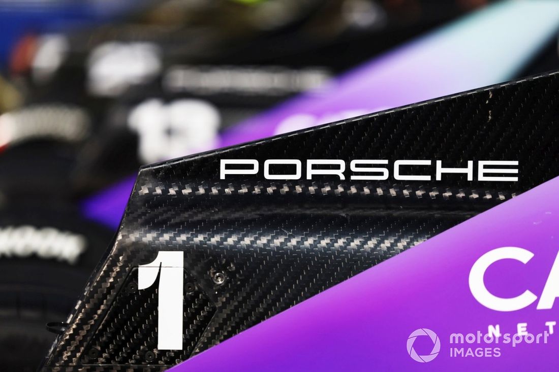 Szczegół numeru 1 na samochodzie Pascala Wehrleina, Porsche Formula E Team