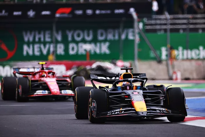 Max Verstappen, Red Bull Racing RB20, Carlos Sainz, Ferrari SF-24