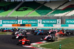 Jake Dennis, Arden International leads Antonio Fuoco, Trident